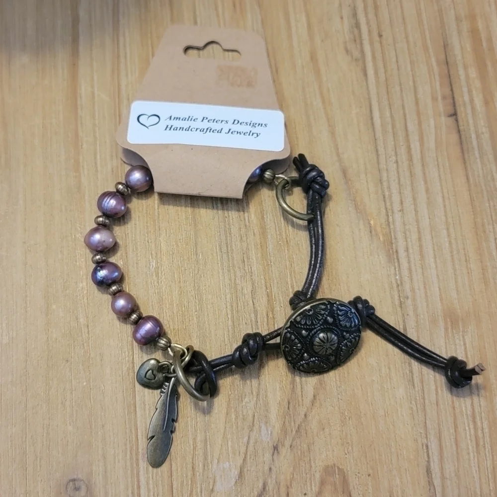 NEW Amalie Peters Brown Leather Burgundy Pearl Button Feather Boho Bracelet - Picture 6 of 9